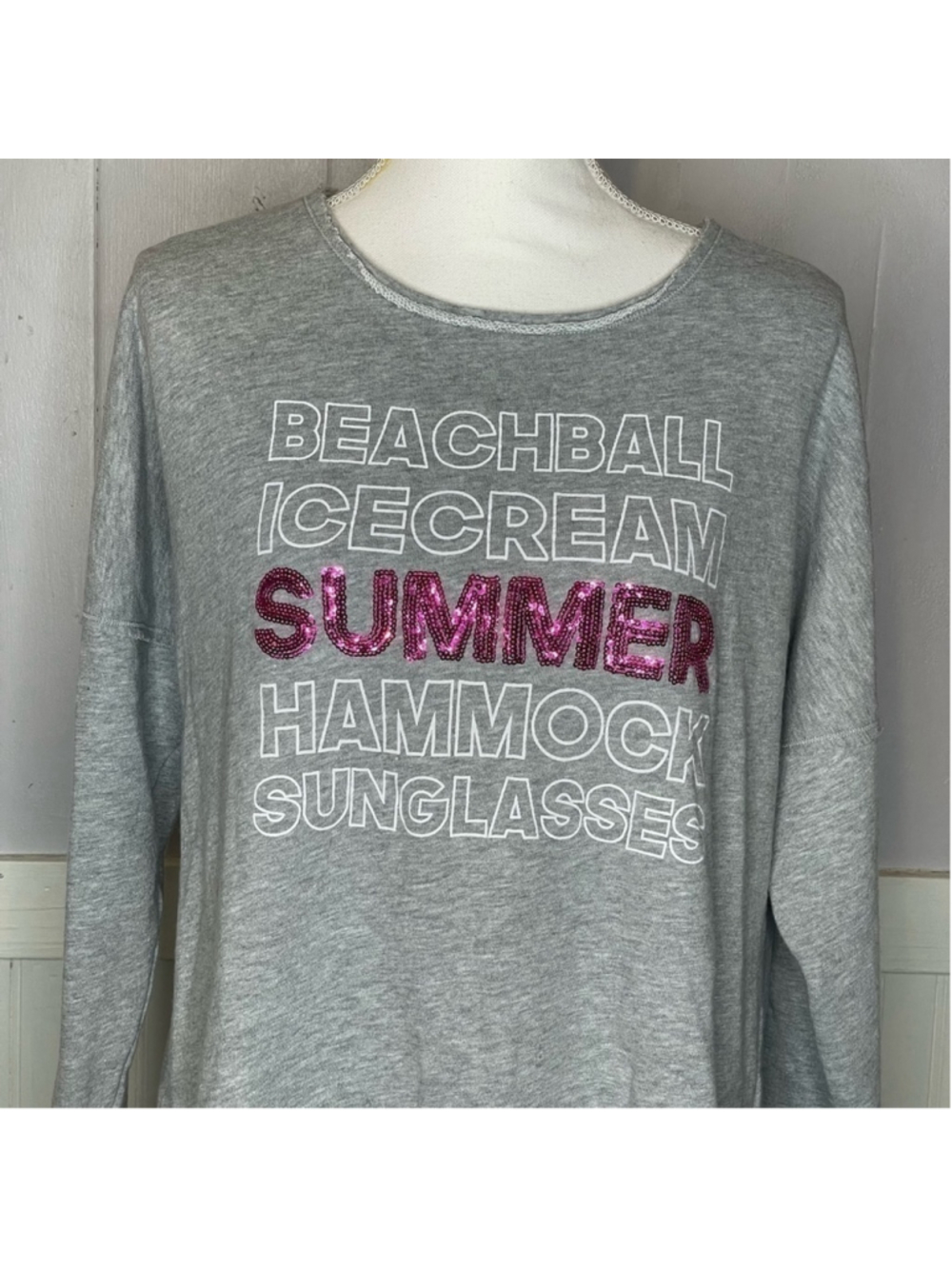 Crown & Ivy Summer Beach Graphic Sweatshirt Coastal Lounge Pullover Medium - Picture 3 of 12